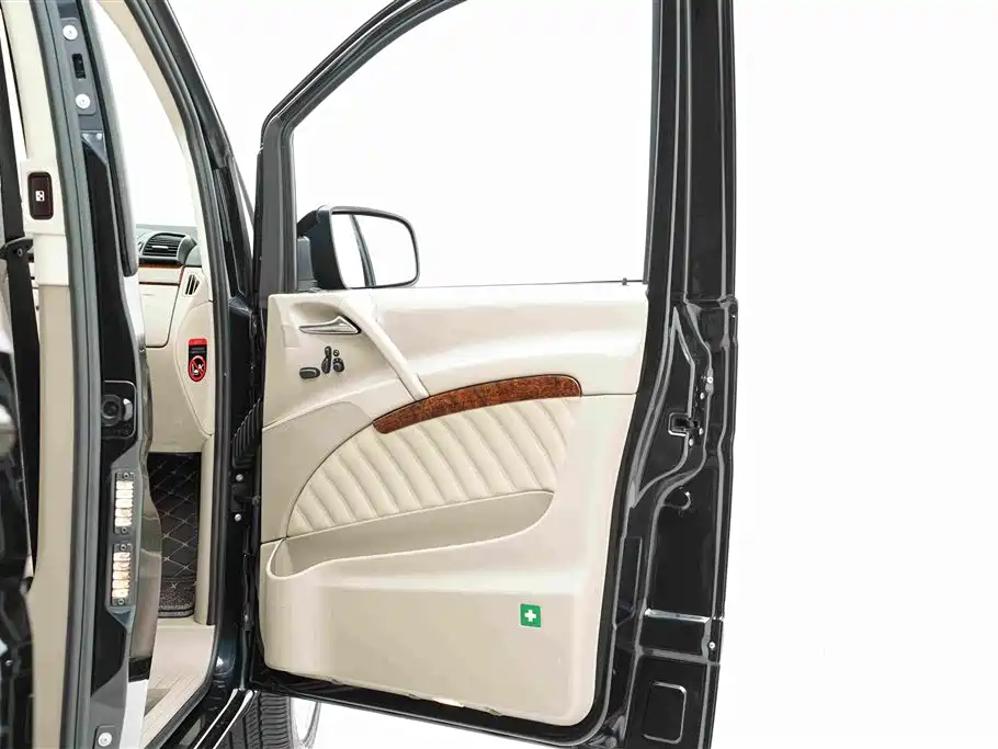 Mercedes-Benz Viano — миниатюра 18