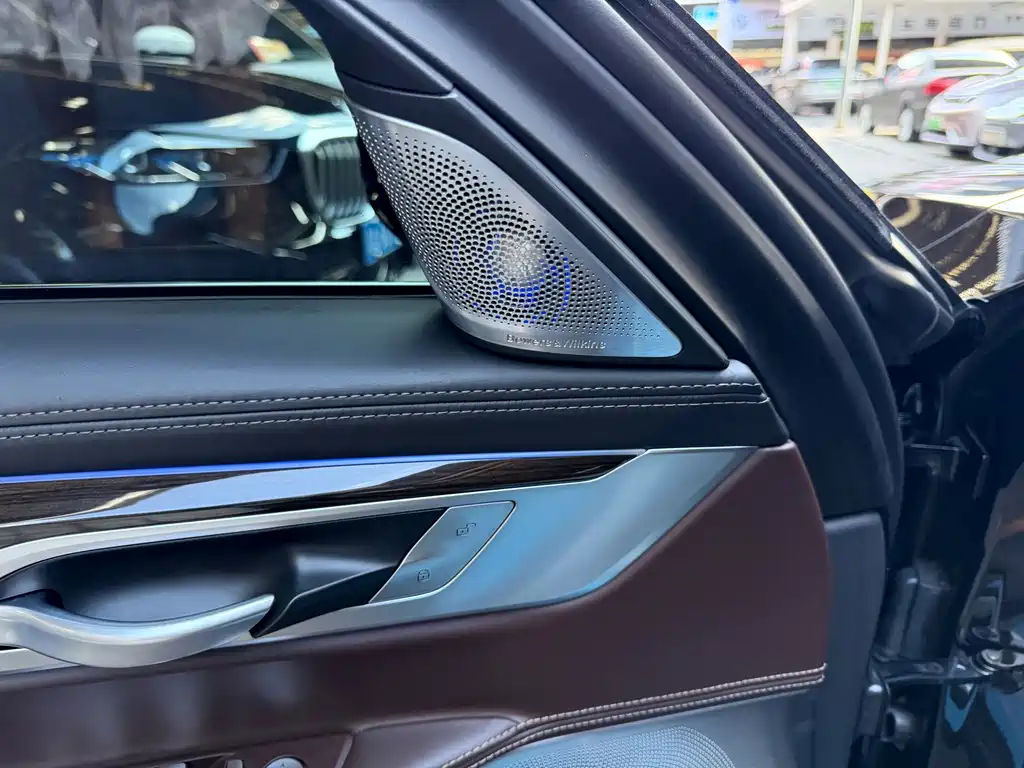 BMW 7 Series — миниатюра 17