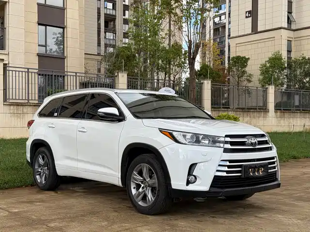 TOYOTA HIGHLANDER