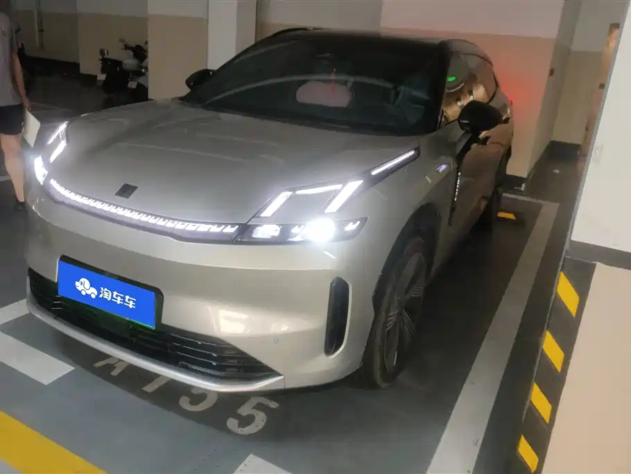 Lynk & Co 08 EM-P 2023