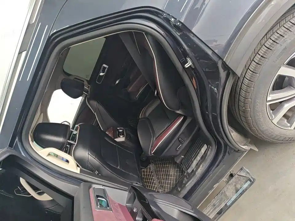 Ford Explorer — миниатюра 8