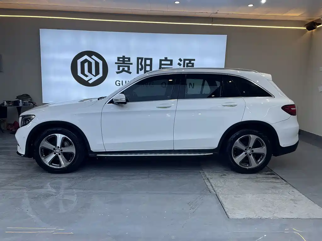MERCEDES-BENZ GLC