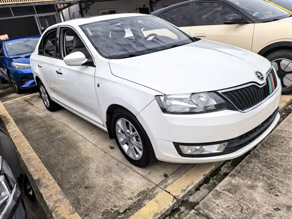 Skoda Rapid — миниатюра 3