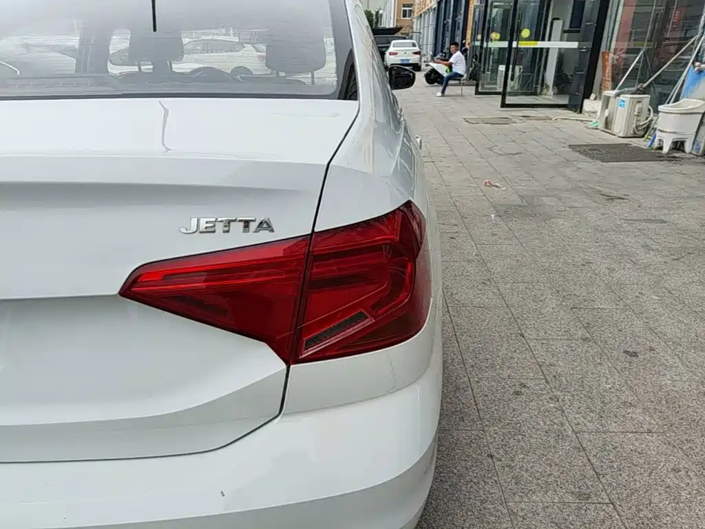 Volkswagen Jetta — миниатюра 8