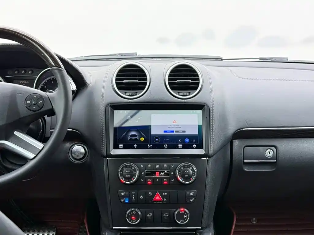 Mercedes-Benz GL-Class — миниатюра 10