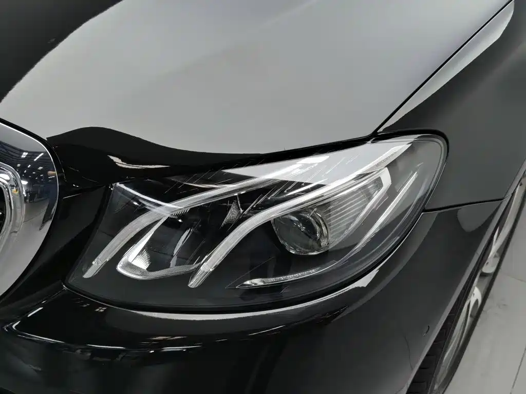 Mercedes-Benz E-Class — миниатюра 7