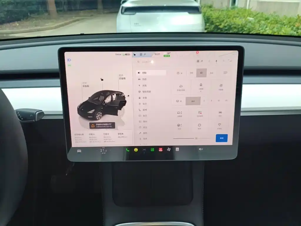Tesla Model Y — миниатюра 13
