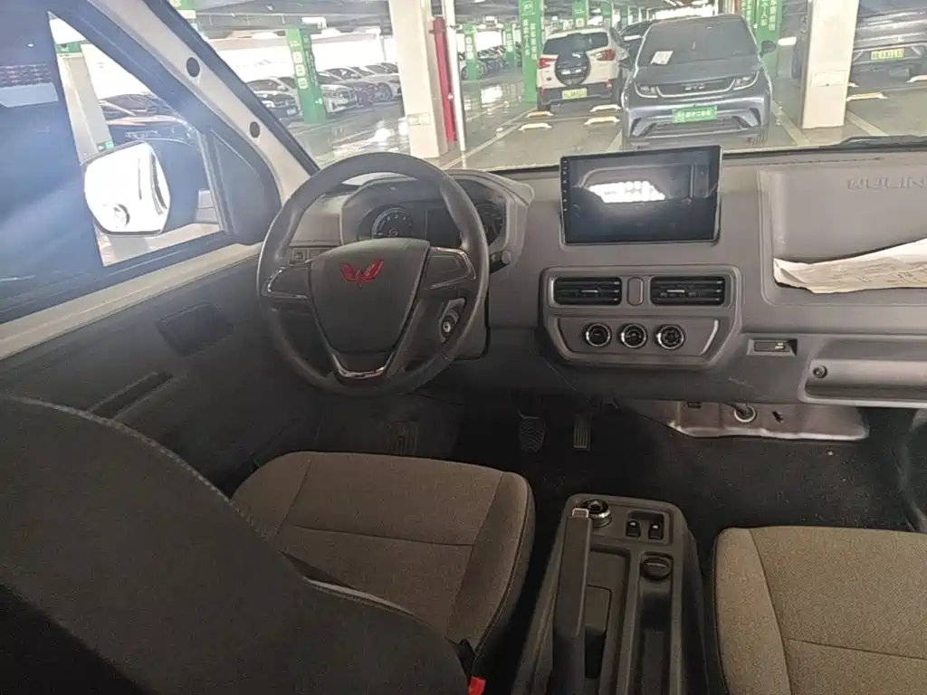 Wuling Yangguang — миниатюра 5