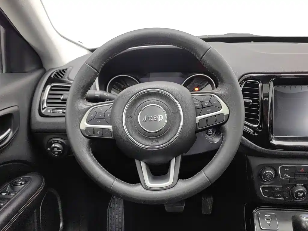Jeep Compass — миниатюра 11