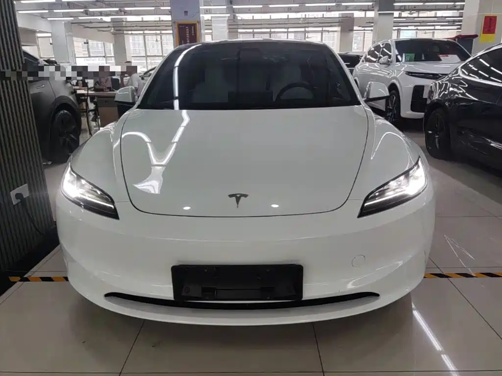 Tesla Model 3 — миниатюра 3