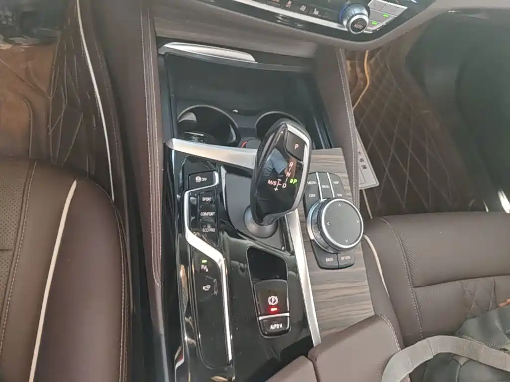 BMW 5 Series — миниатюра 14
