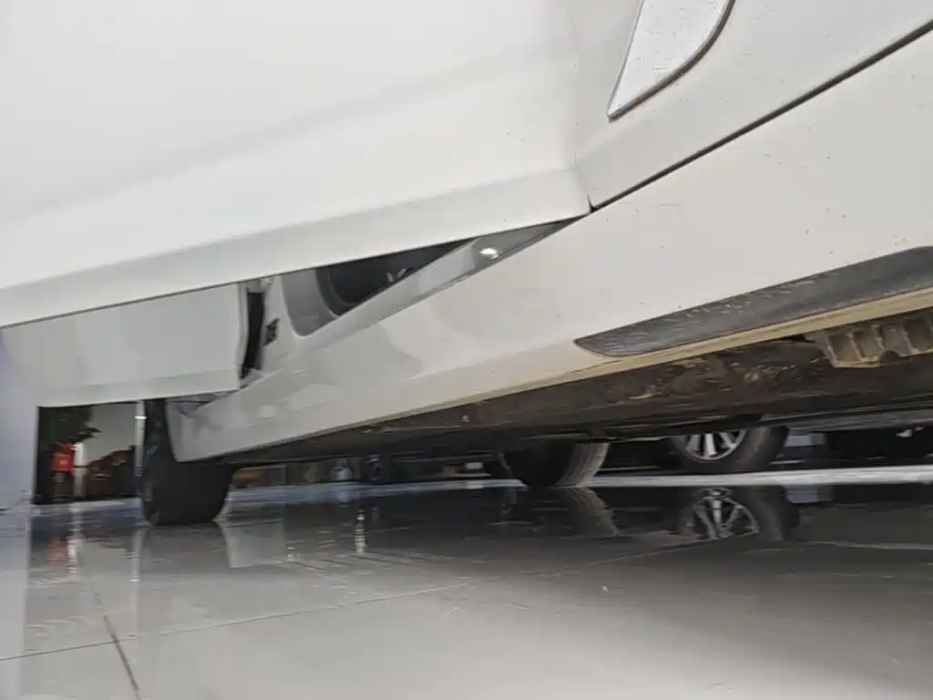 BMW 5 Series — миниатюра 21