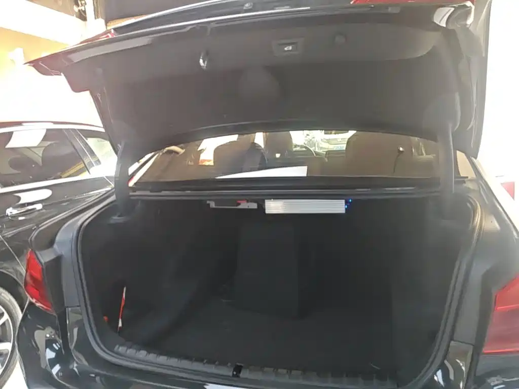 BMW 5 Series — миниатюра 19