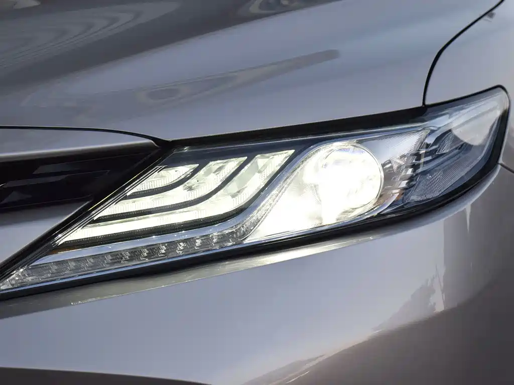 Toyota Camry — миниатюра 18