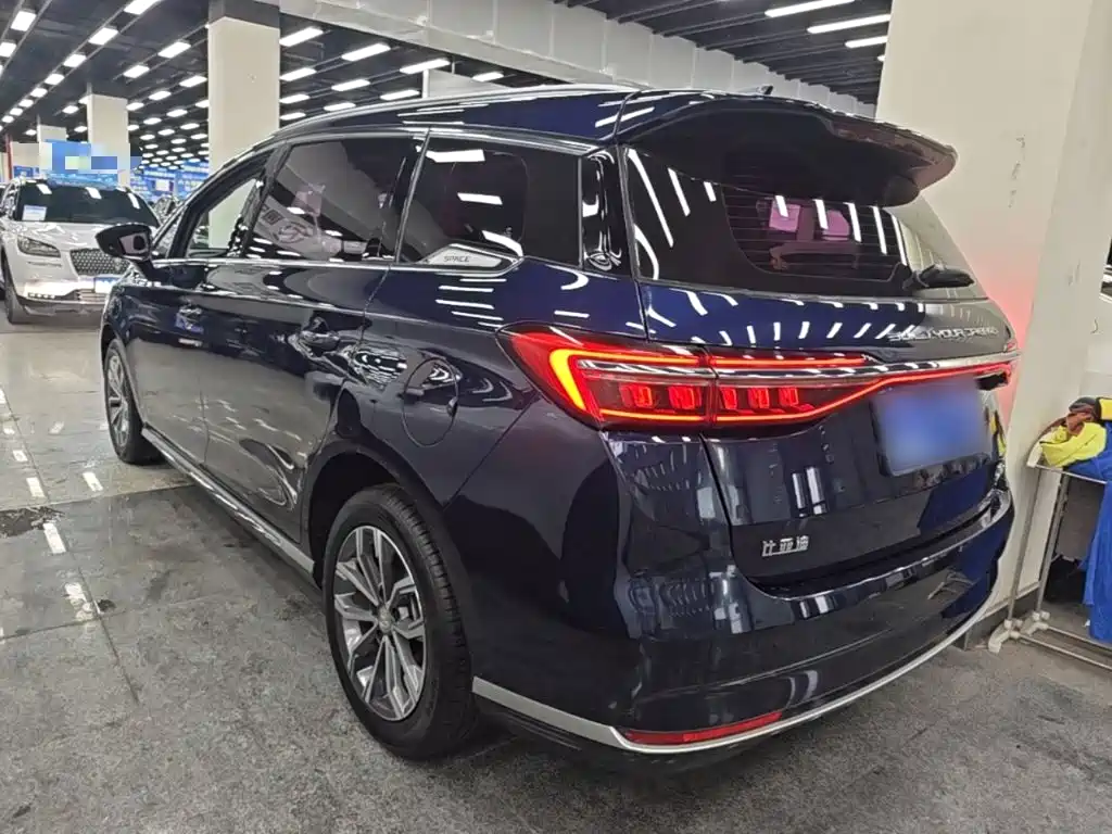 BYD MAX — миниатюра 5