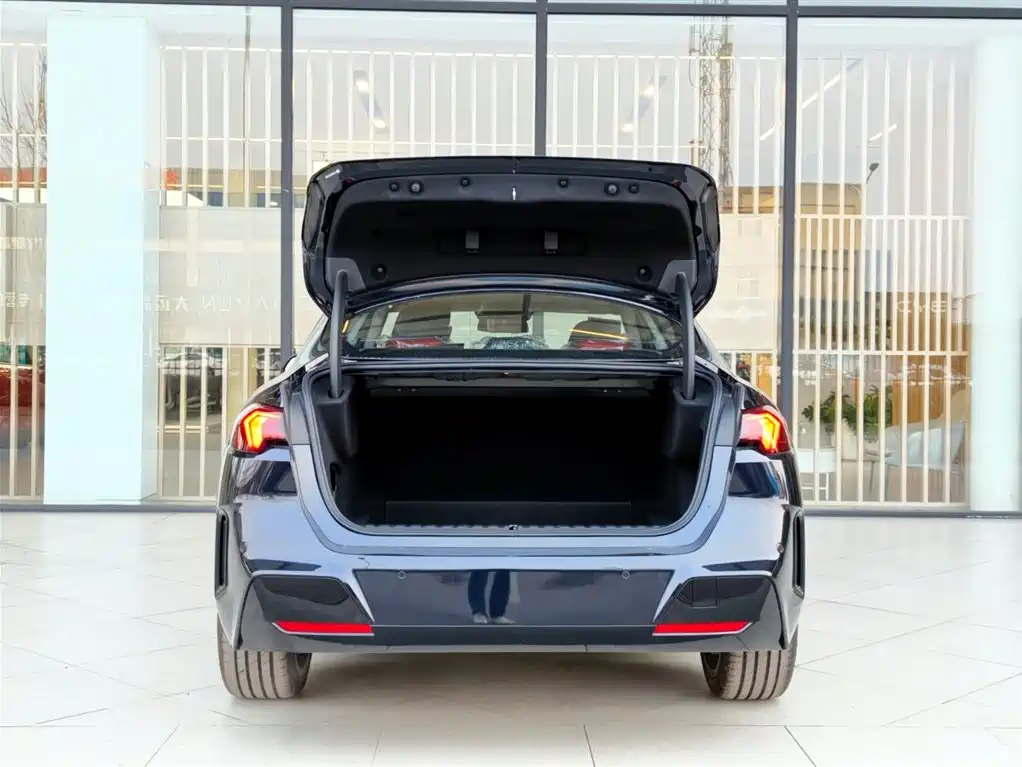Заказать BMW 2 Series 2026 года за 4 428 457 ₽  из Китая