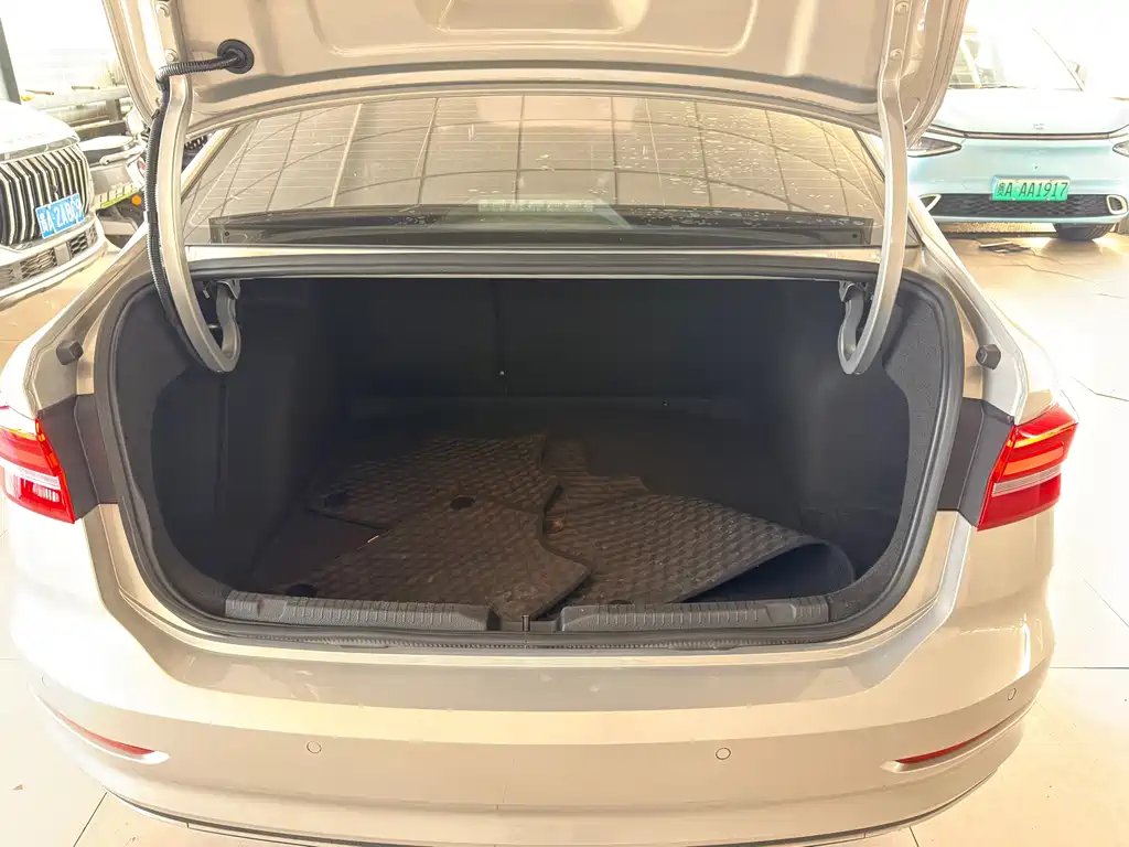 Volkswagen Lavida — миниатюра 19