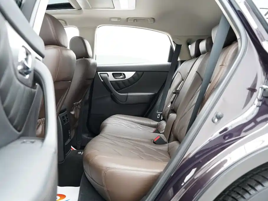 Infiniti QX70 — миниатюра 11