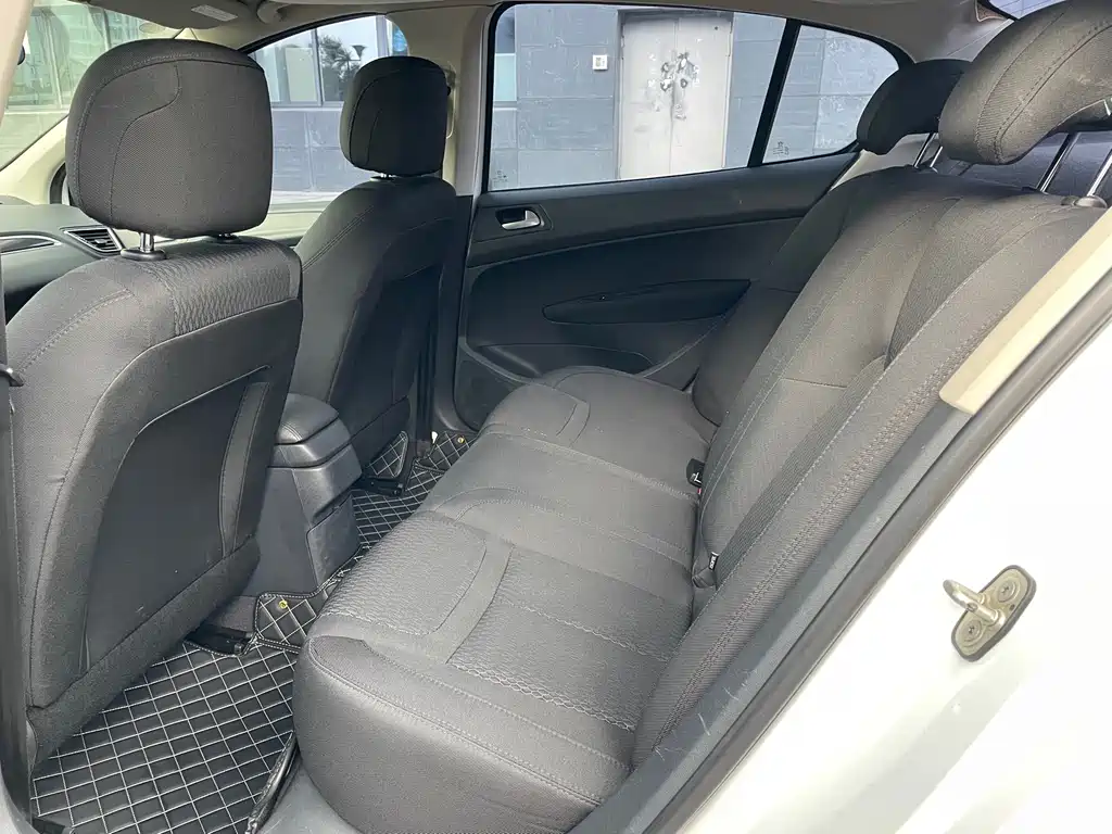 Peugeot 308 — миниатюра 6