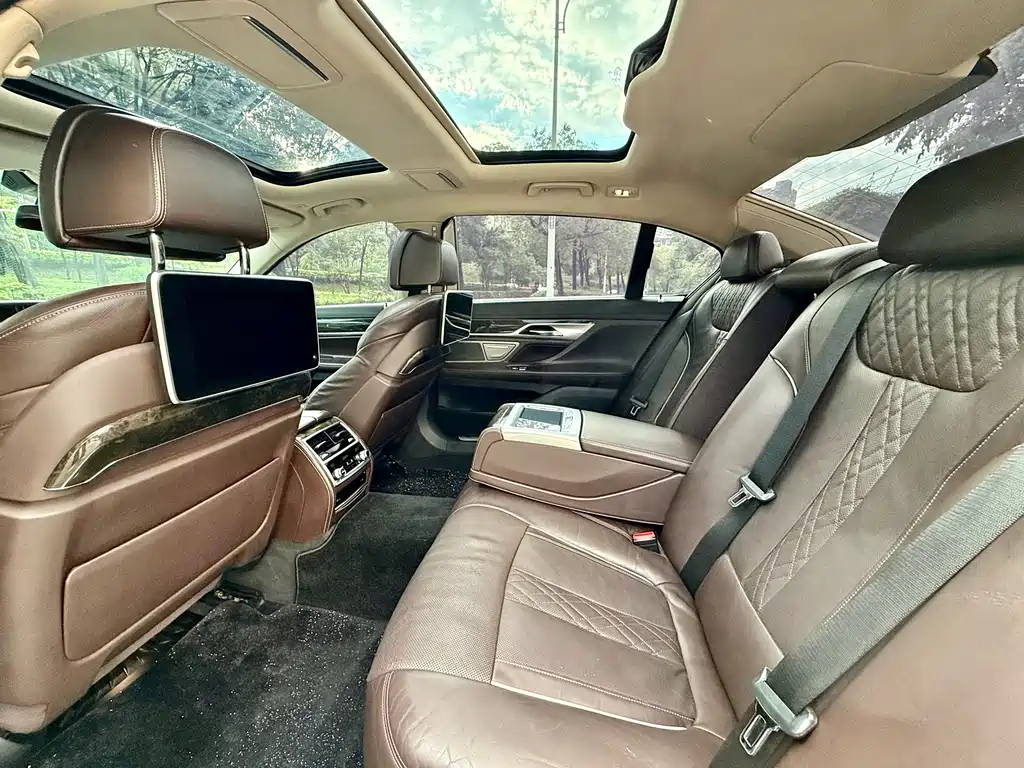 BMW 7 Series 7 2016 740Li Lead