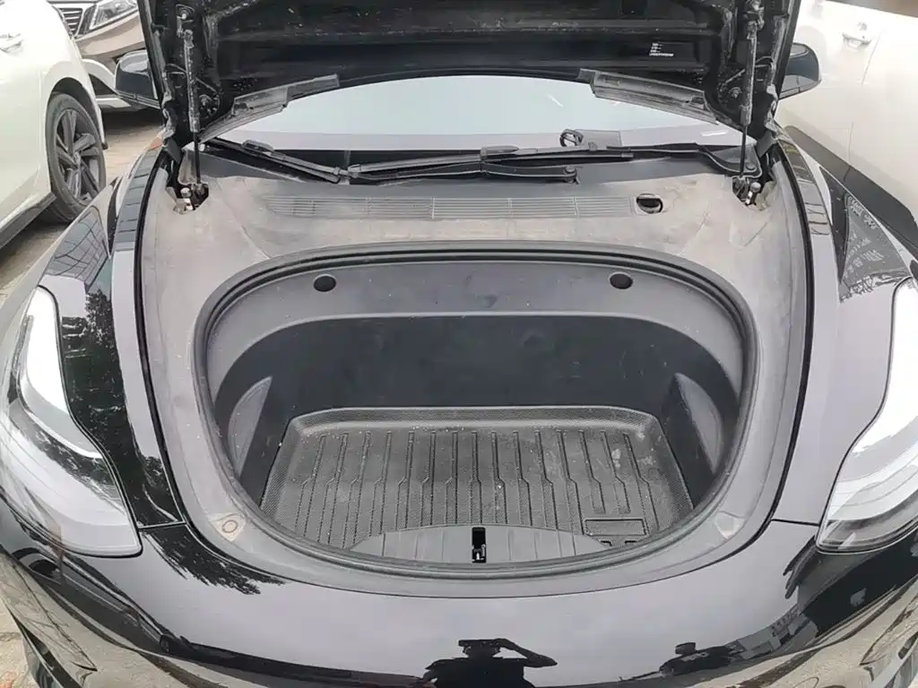 Tesla Model 3 — миниатюра 20