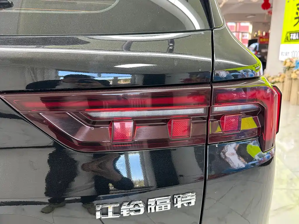 Ford Equator Sport — миниатюра 8