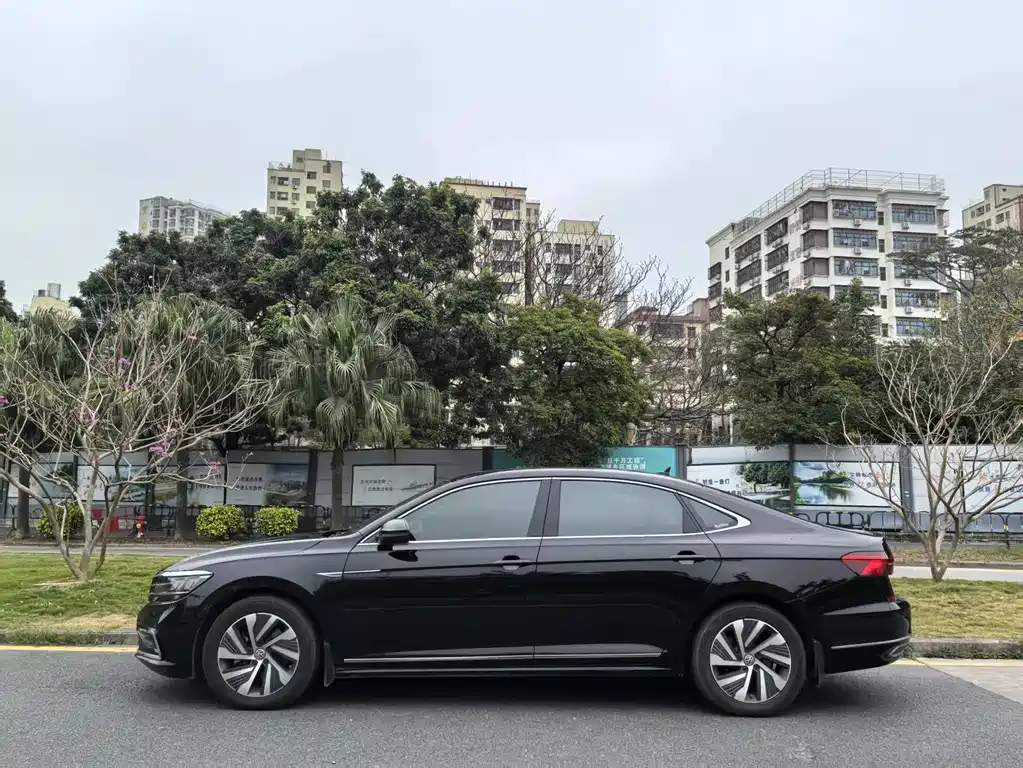 VOLKSWAGEN PASSAT NEW ENERGY