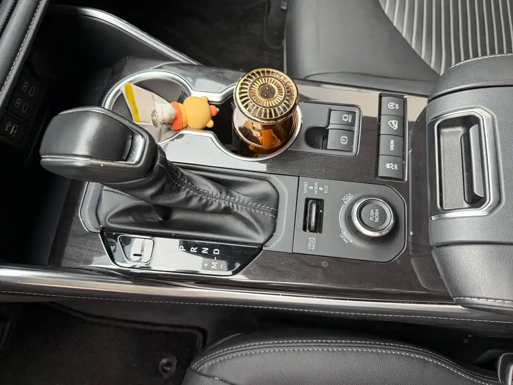 Toyota Crown Kluger — миниатюра 10
