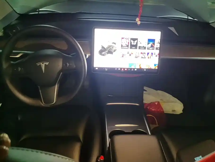 Tesla Model 3 — миниатюра 12