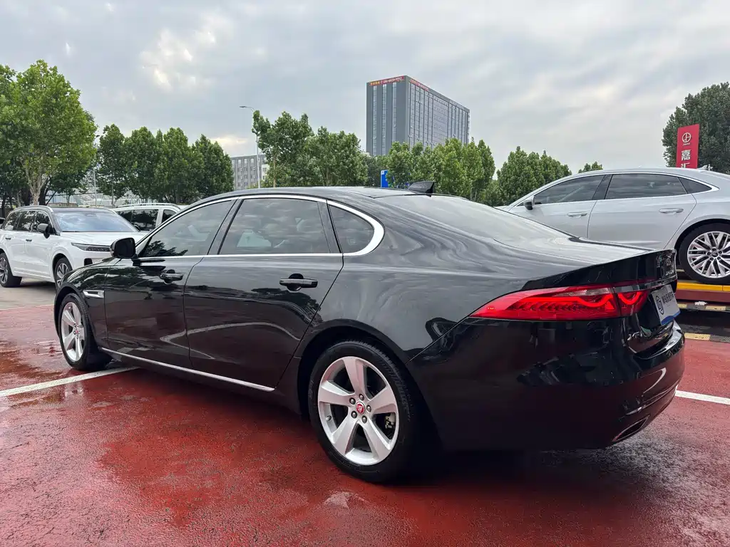 Jaguar XFL — миниатюра 4