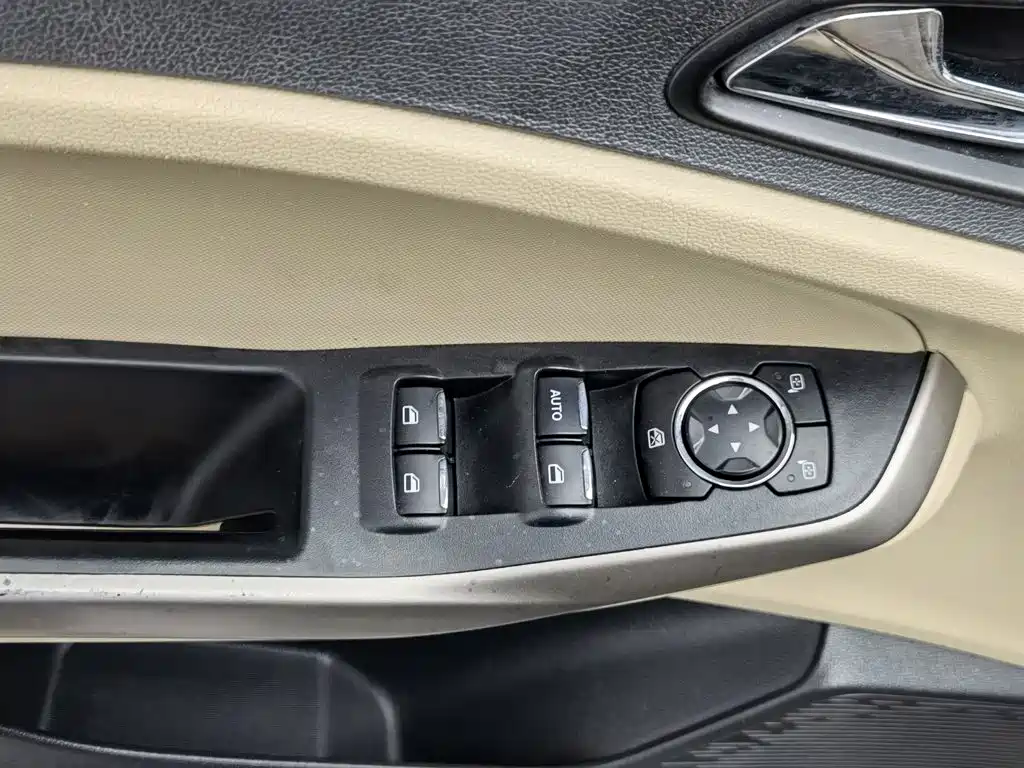Ford Escort 2015 1.5L AT Comfort