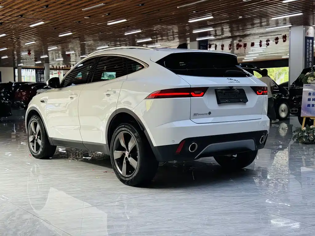 Jaguar E-PACE — миниатюра 19