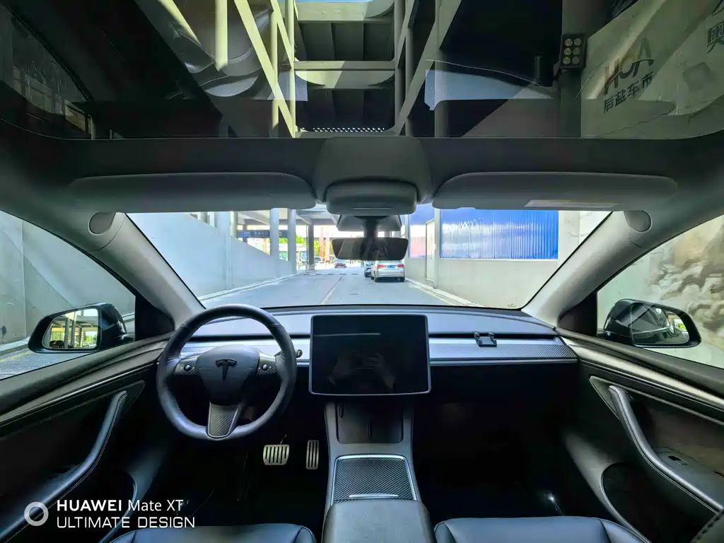 Tesla Model Y — миниатюра 9