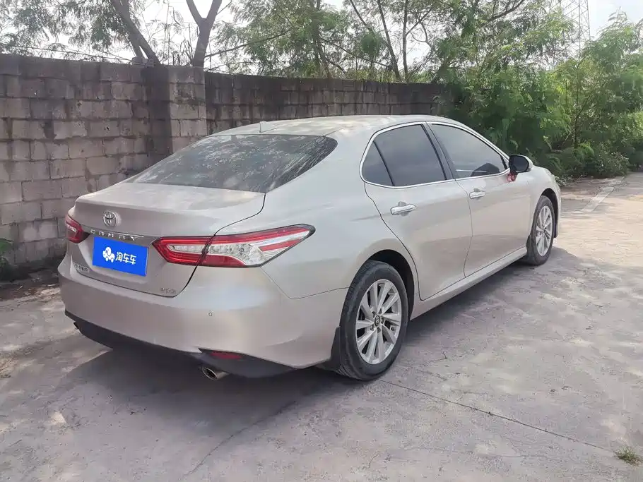 Toyota Camry — миниатюра 3