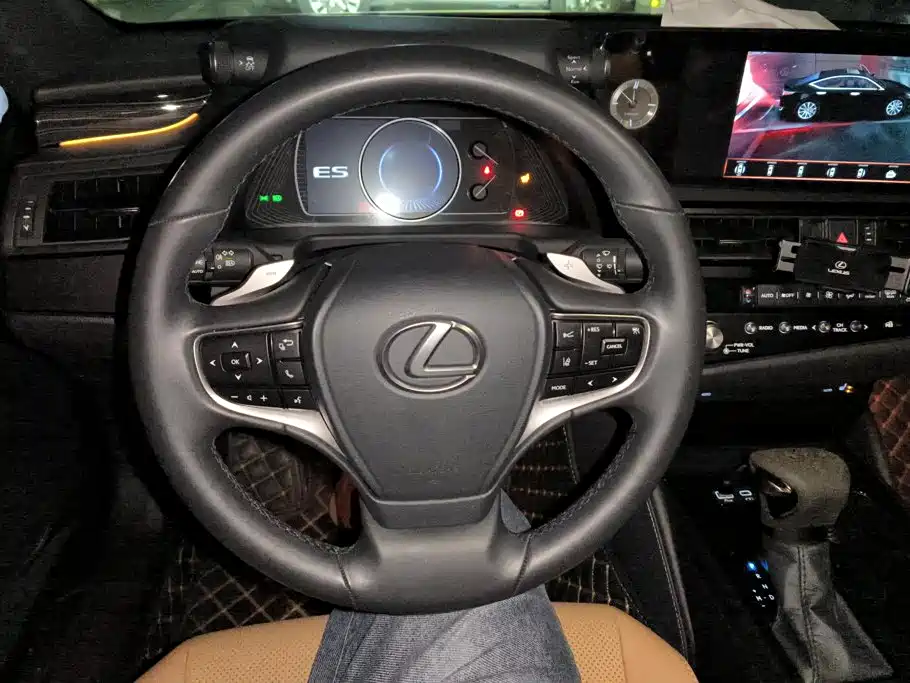 Lexus ES — миниатюра 15