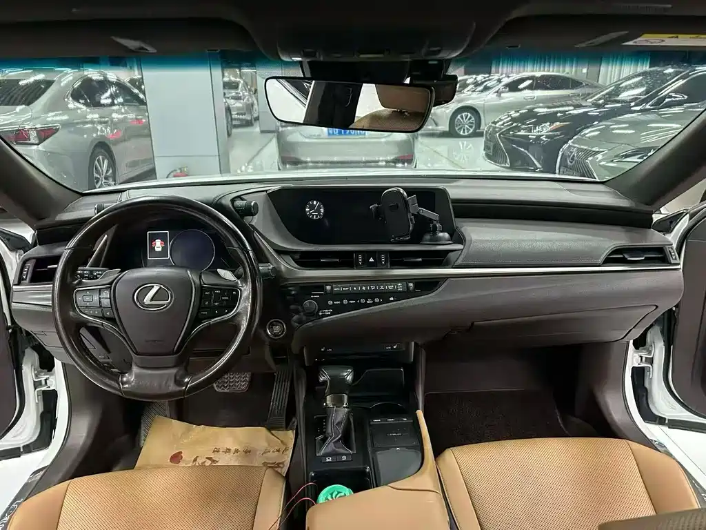 Lexus ES — миниатюра 5