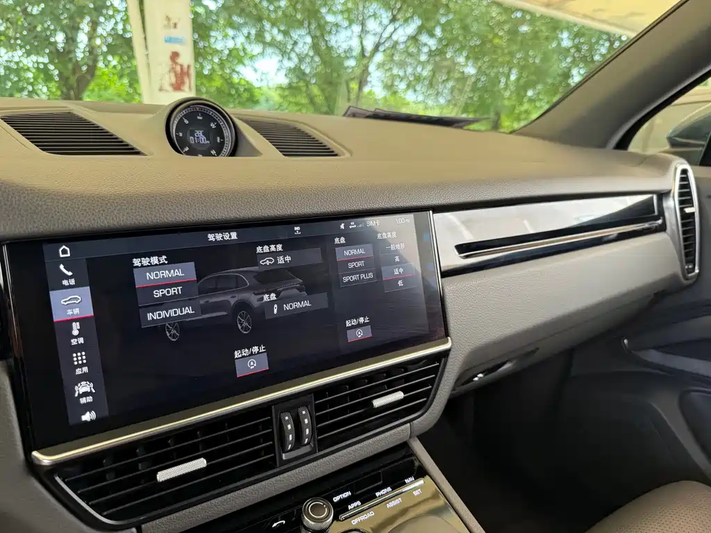 Porsche Cayenne — миниатюра 17