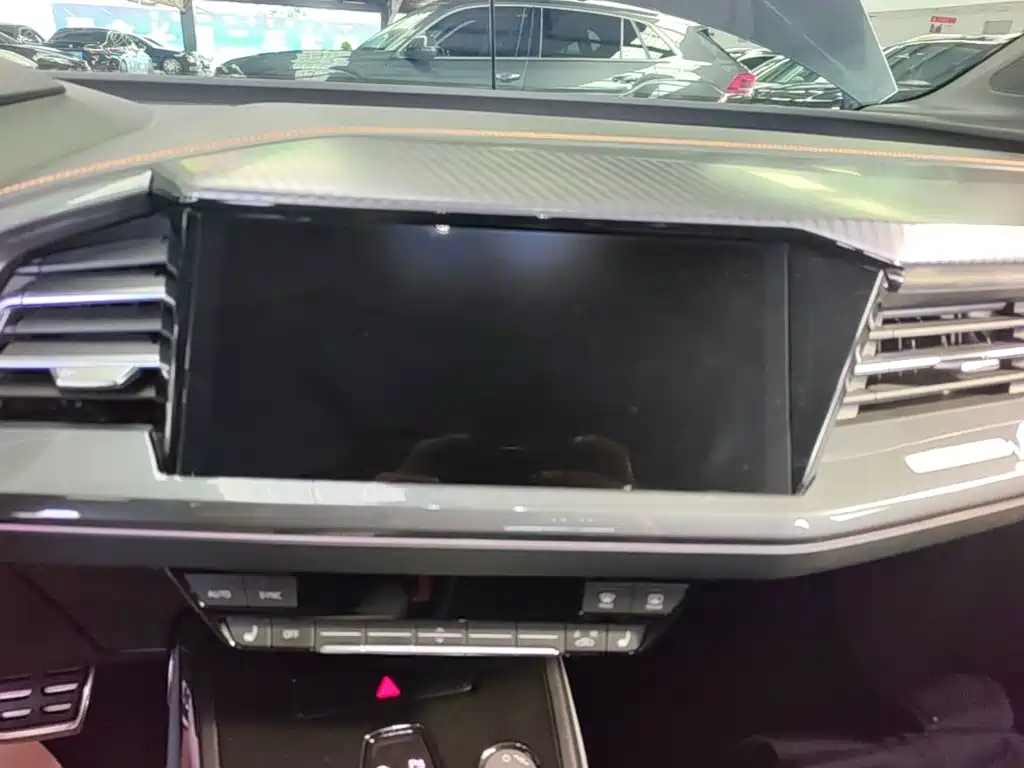 Audi Q4 e-tron — миниатюра 13