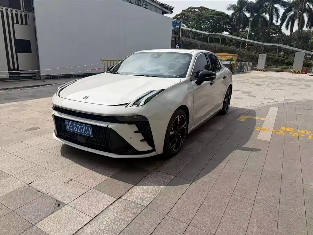 Купить Lynk & Co 03