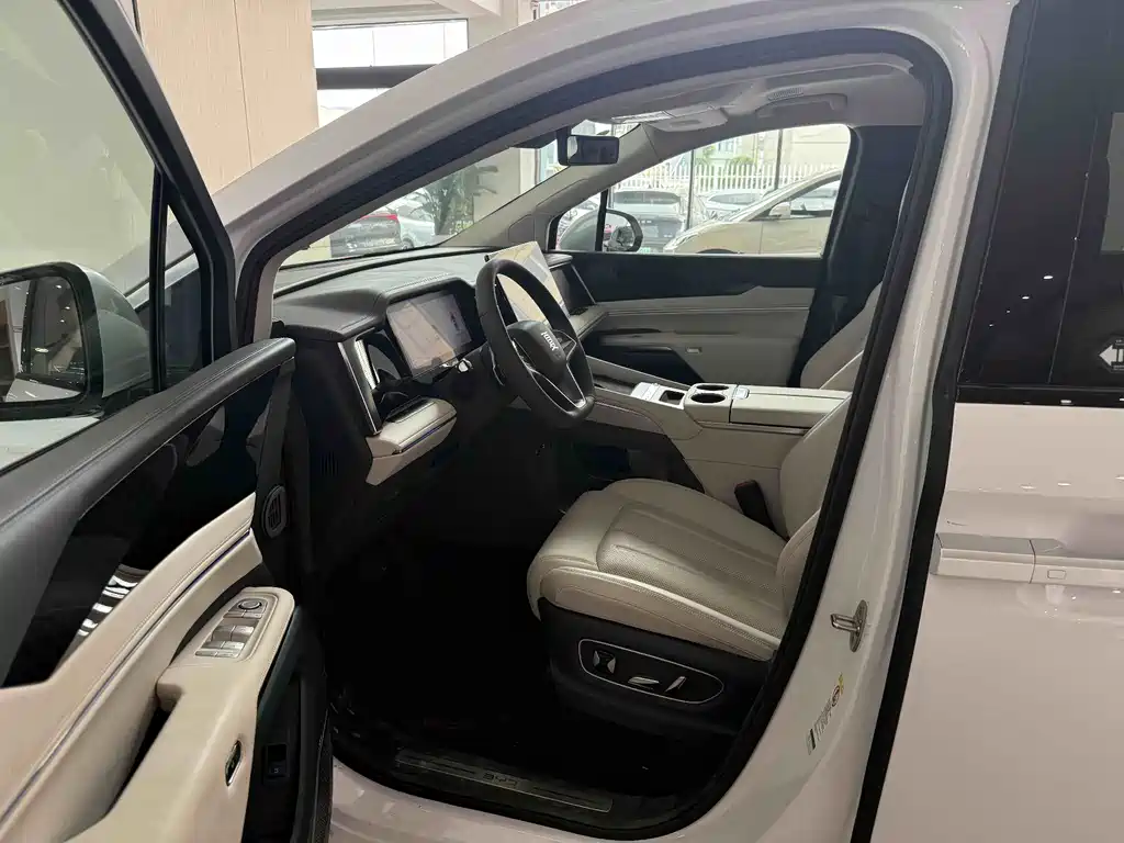 BYD Xia - фото 4