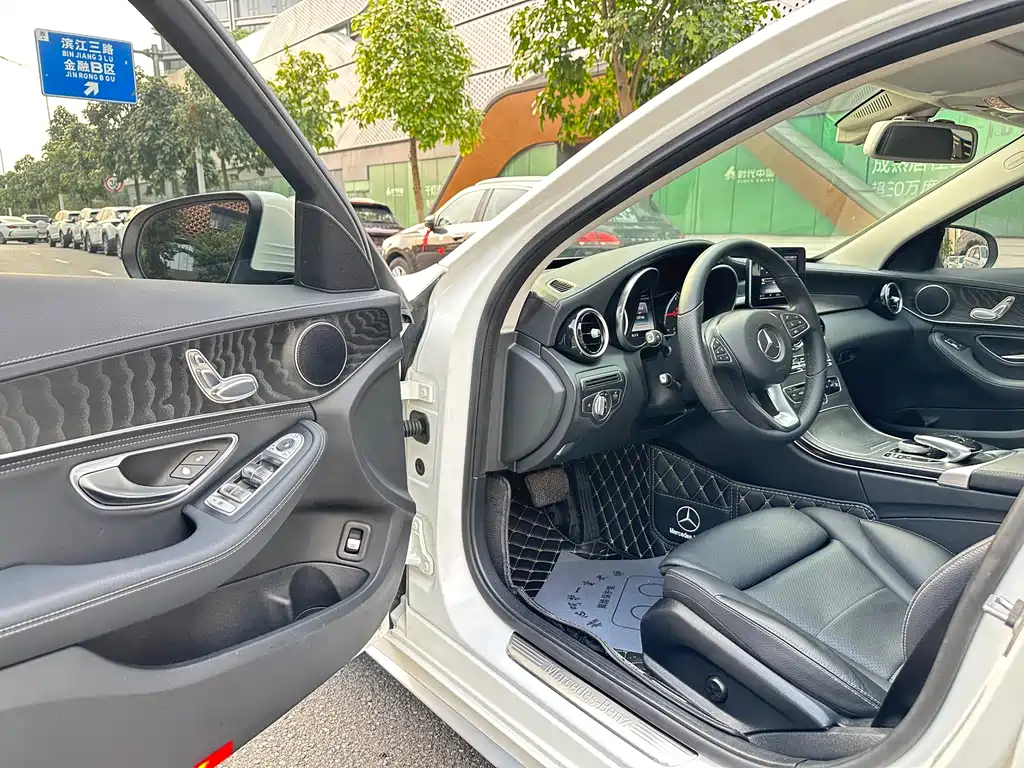 Mercedes-Benz C-Class — миниатюра 10