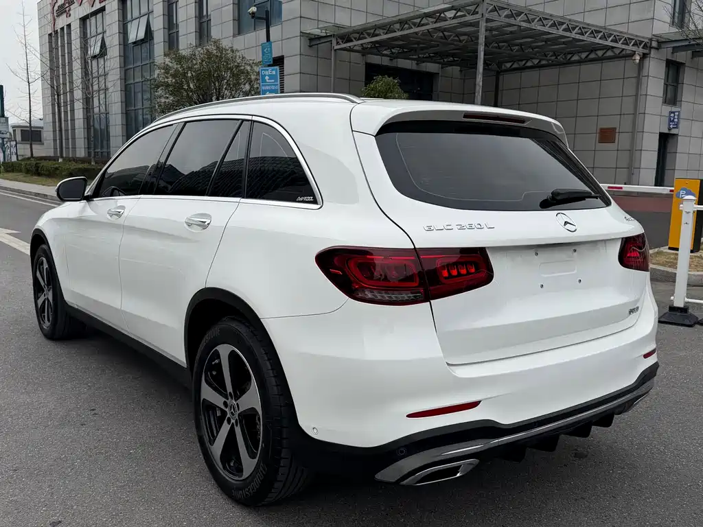 MERCEDES-BENZ GLC