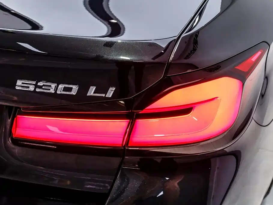 BMW 5 Series — миниатюра 25