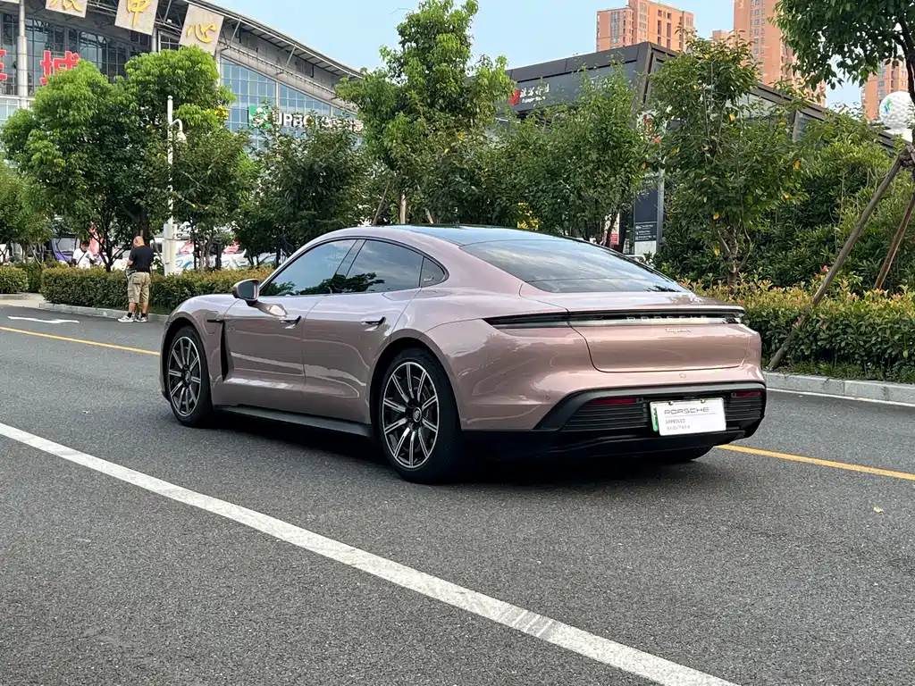 Porsche Taycan — миниатюра 13