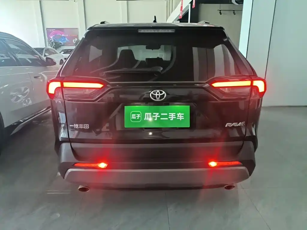 Toyota RAV4 — миниатюра 6