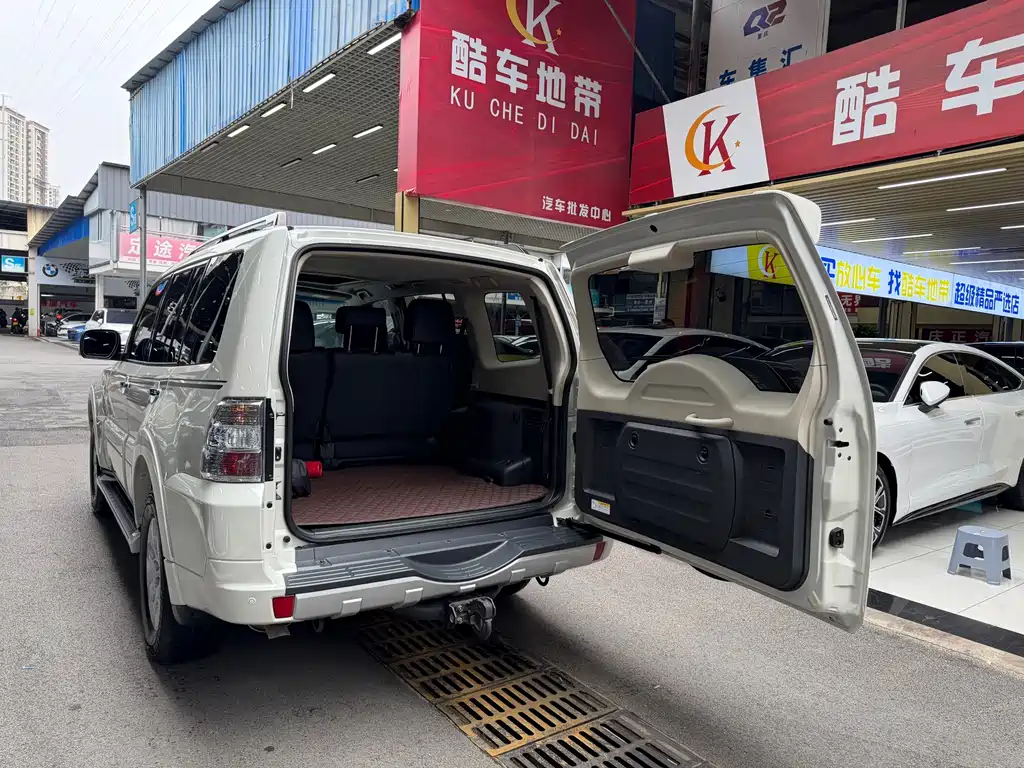 Mitsubishi Pajero (Import) — миниатюра 28