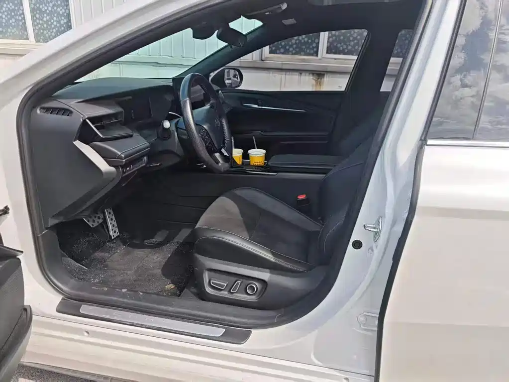 Toyota Camry — миниатюра 2