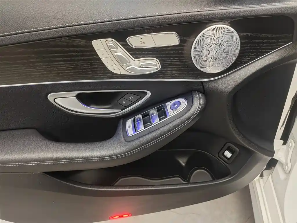 Mercedes-Benz C-Class — миниатюра 16