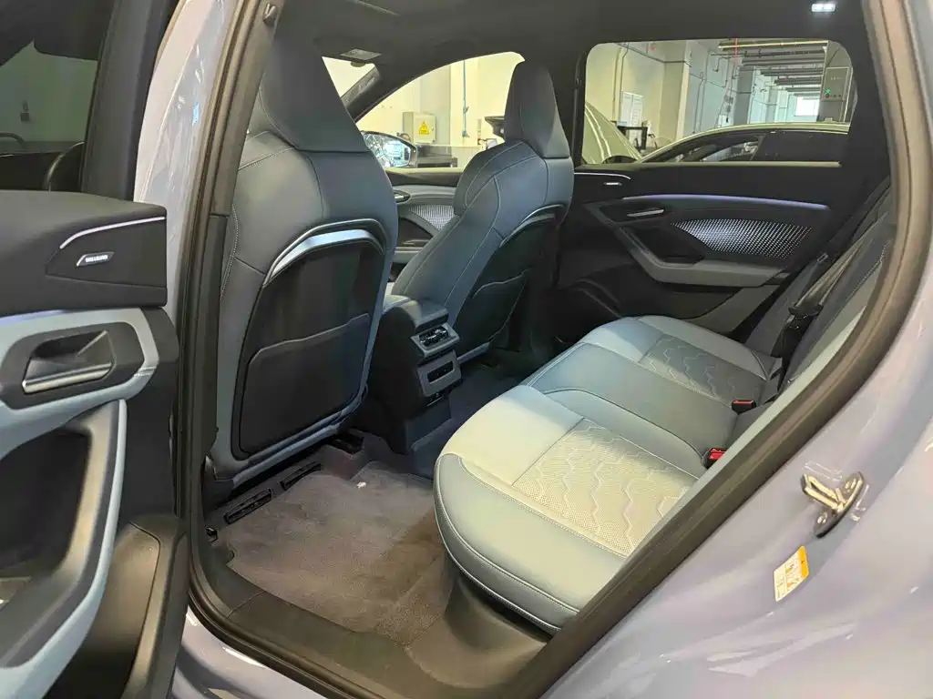 Audi Q6L e-tron — миниатюра 5