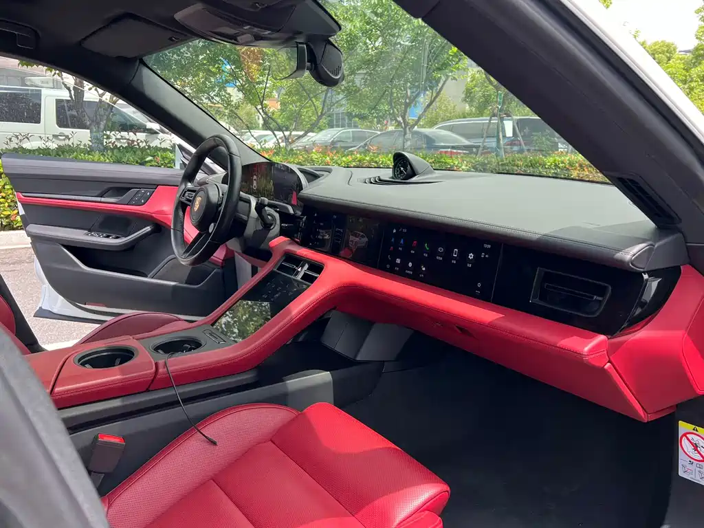 Porsche Taycan — миниатюра 7